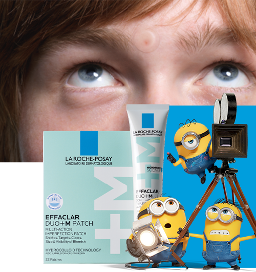 Chłopak z plastrem przyklejonym na pryszczu wraz z opakowaniem plastrów na pryszcze od firmy La Roche-Posay i minionkami.